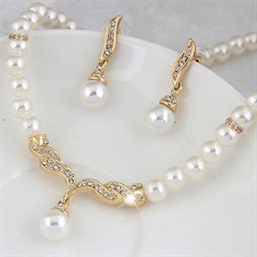 Perle smykkesæt med halskæde/øreringe